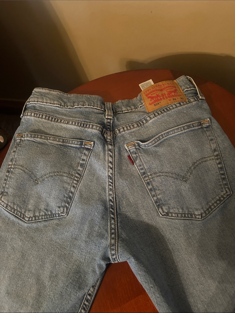 Levi's Slim Straight Jeans in Light Blue Denim. 31x30. Preowned. - Picture 5 of 5